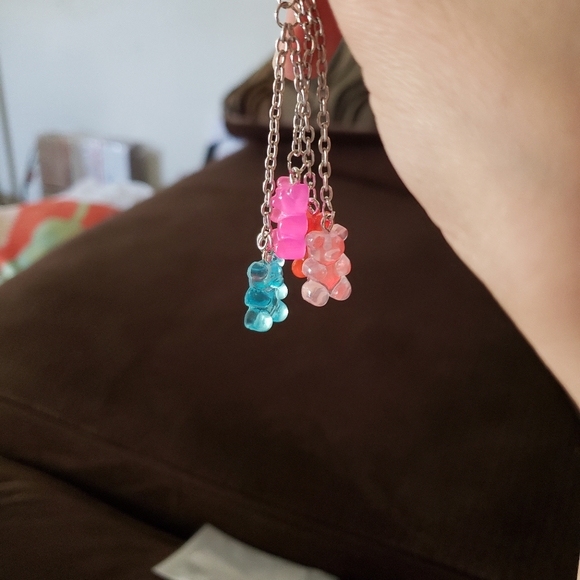 Gummy bear charm dangle earrings - Picture 4 of 7